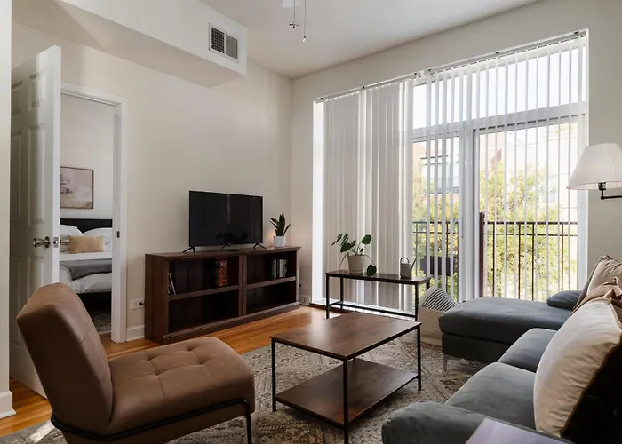 Ukrainian Village 3Br Apartment