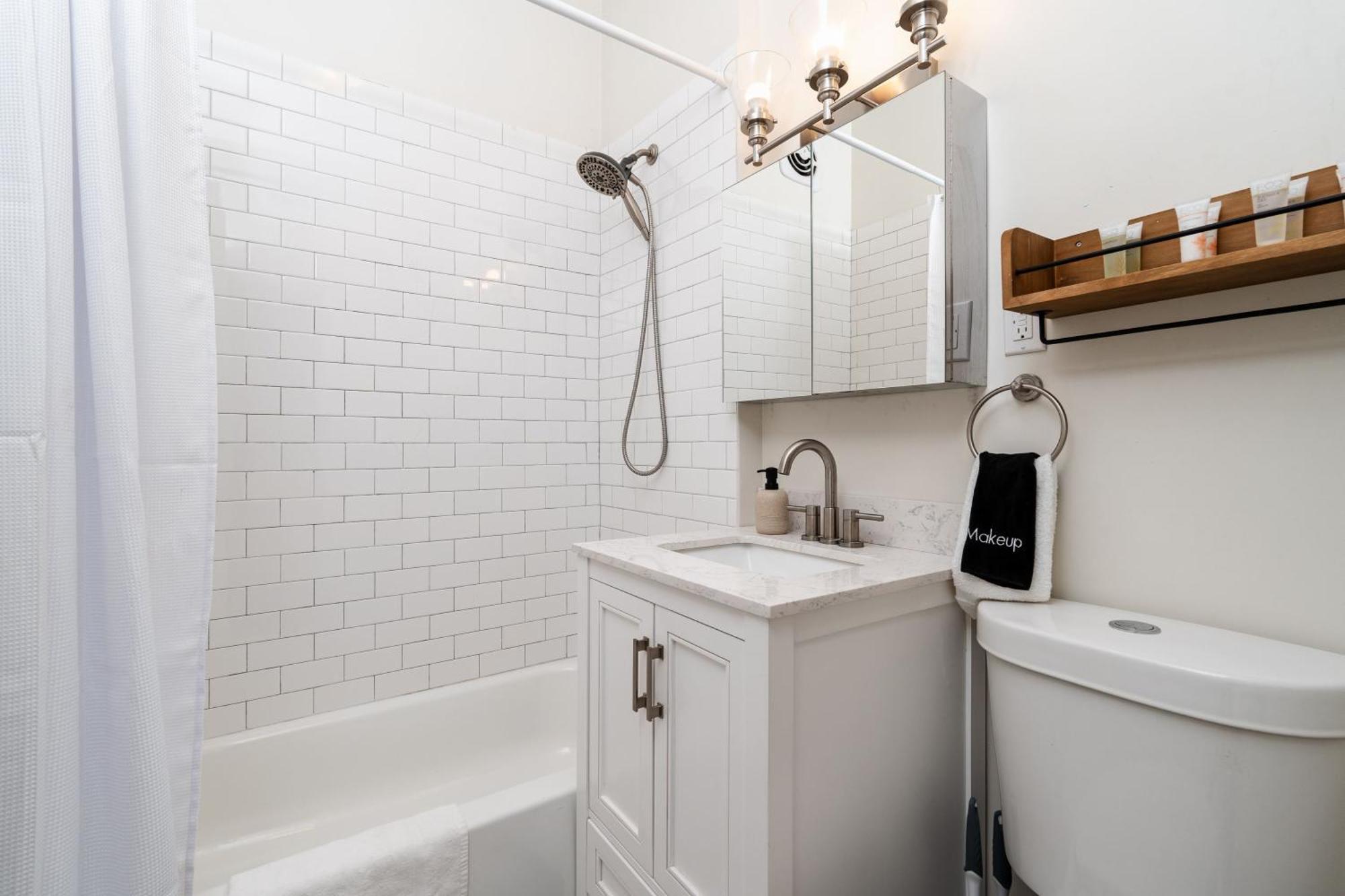 Apartment Ukrainian Village 3Br Apartment *