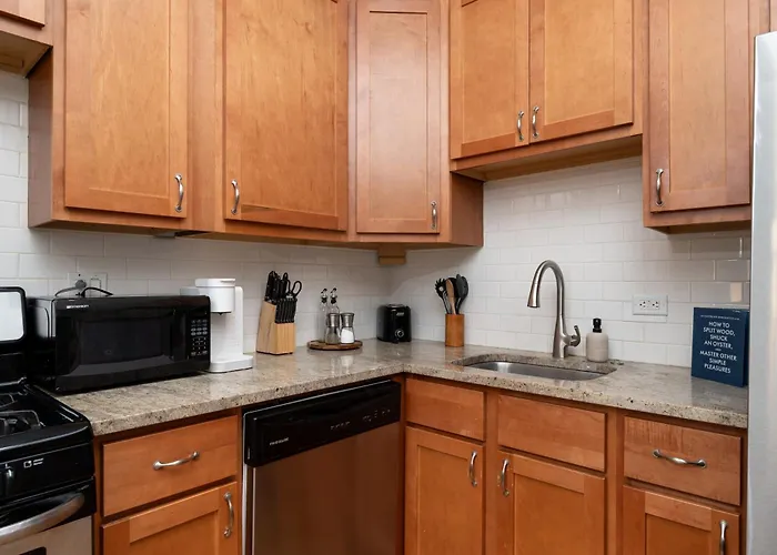 Ukrainian Village 3Br Apartment