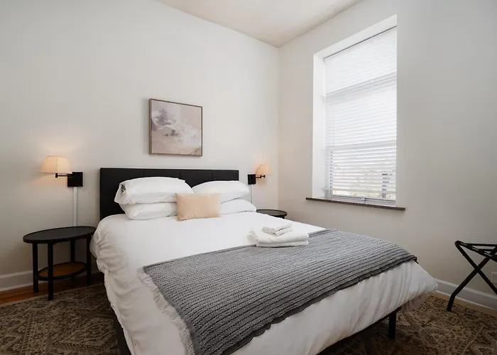 Ukrainian Village 3Br Apartment