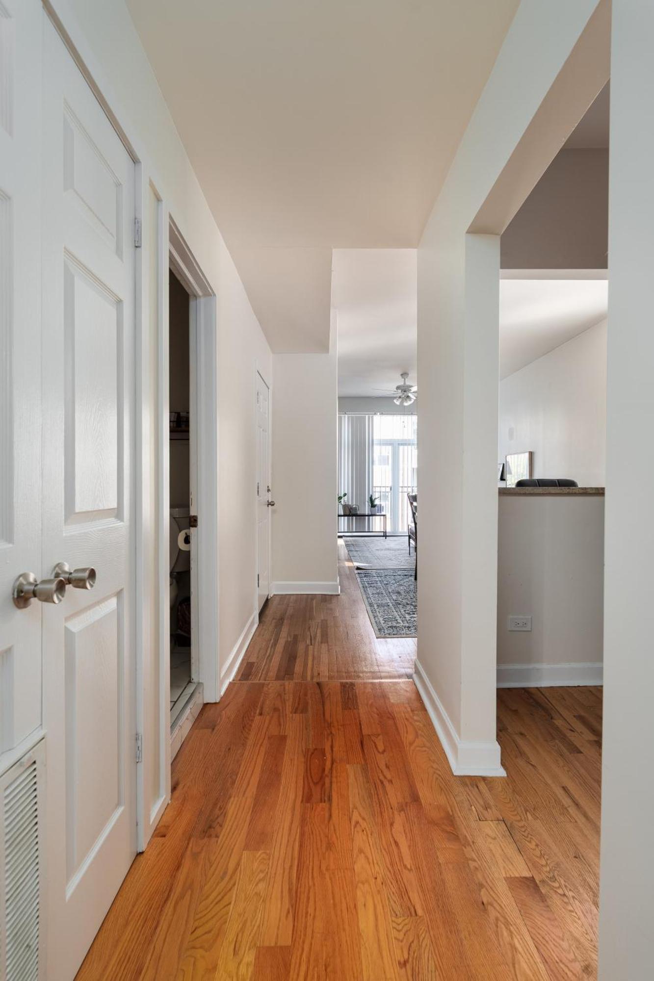 Apartment Ukrainian Village 3Br Apartment
