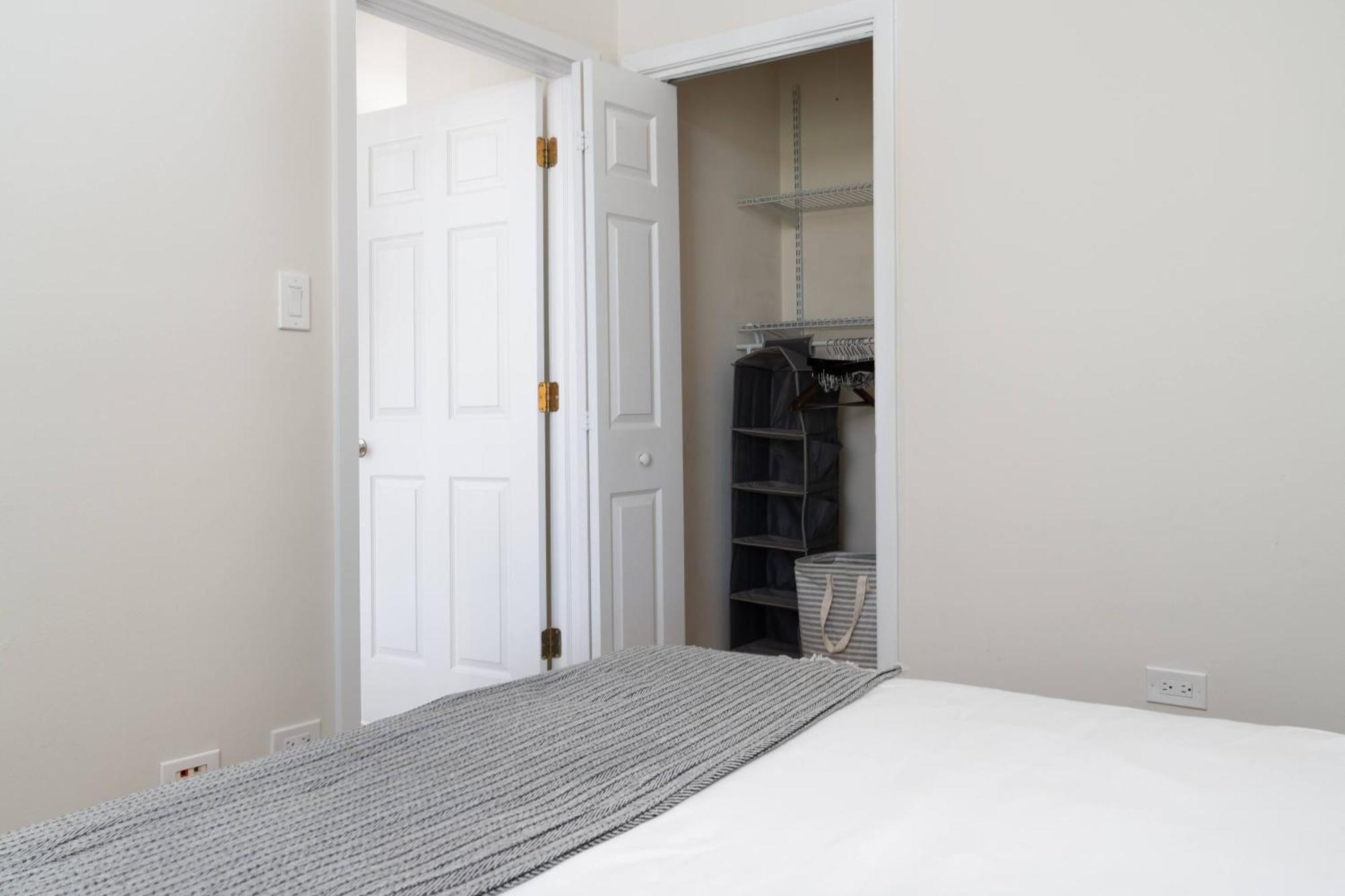 Ukrainian Village 3Br Apartment Apartment *