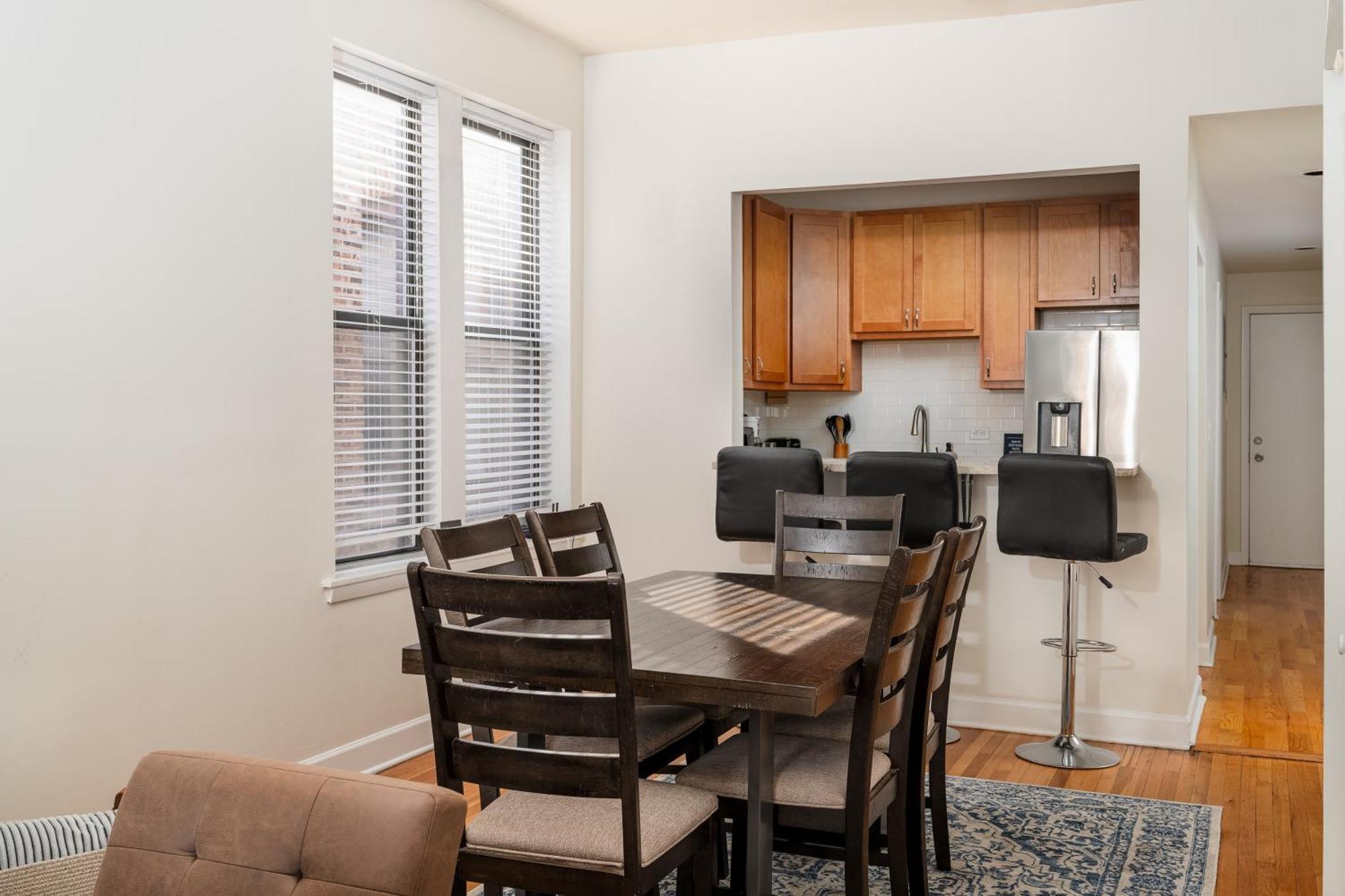 Ukrainian Village 3Br Apartment Chicago