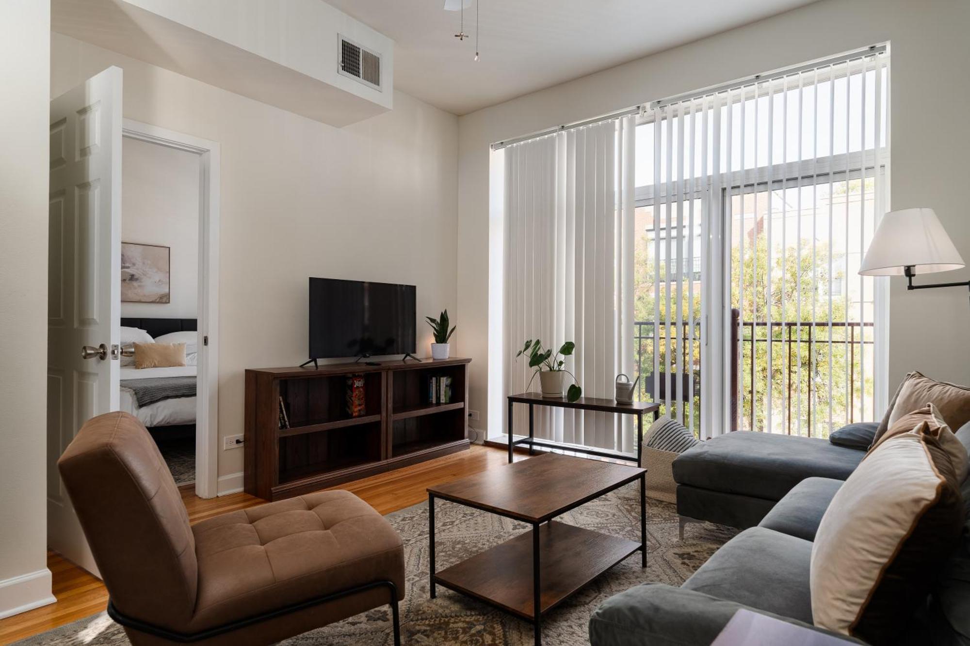 Ukrainian Village 3Br Apartment