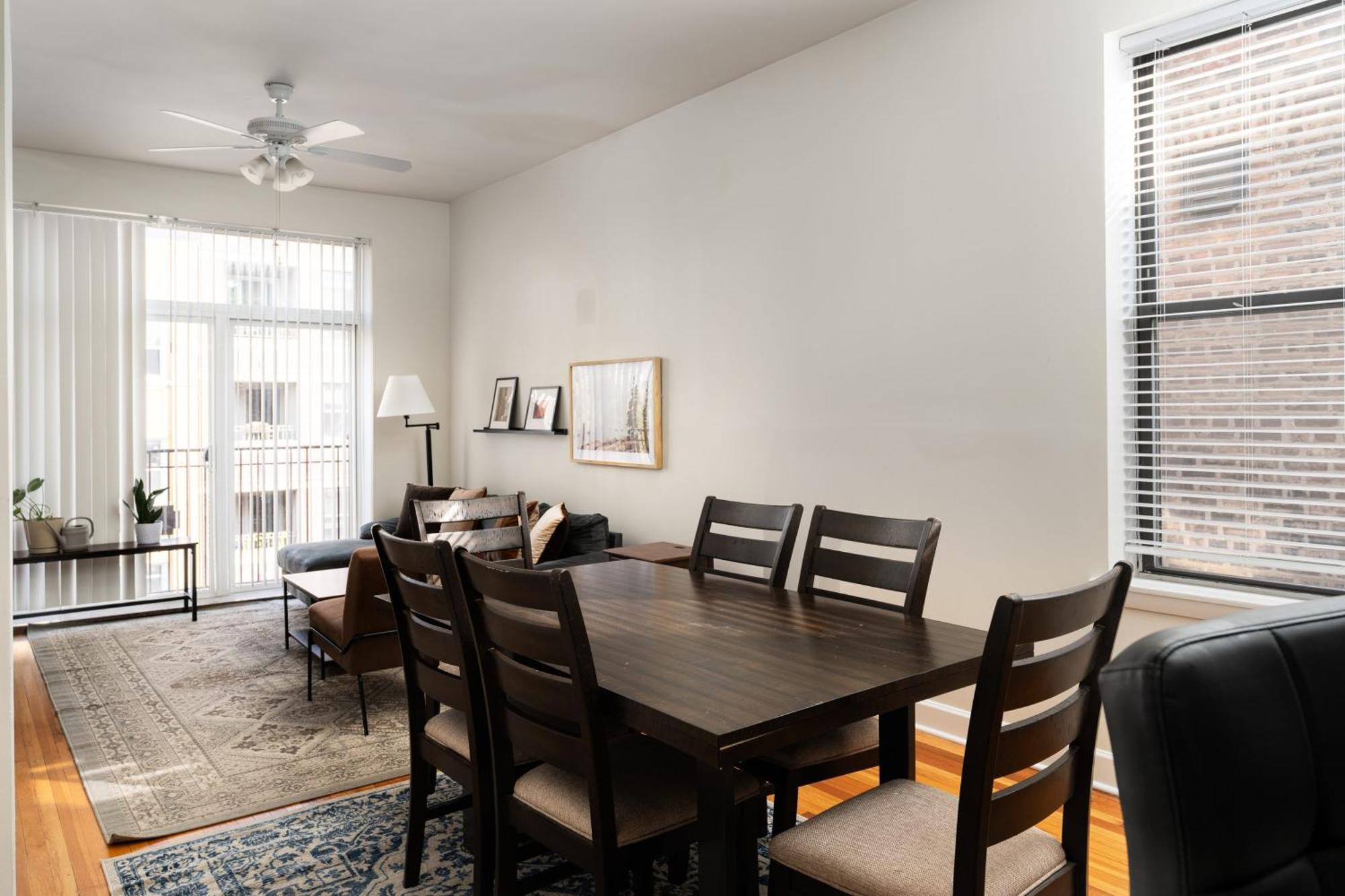Apartment Ukrainian Village 3Br Apartment