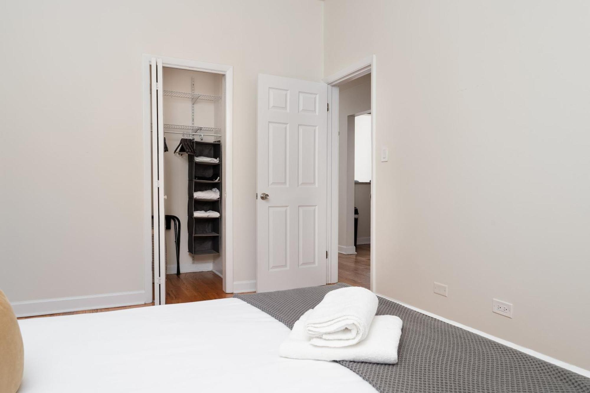 Ukrainian Village 3Br Apartment Chicago